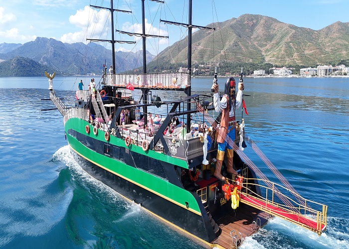 Icmeler: Medusa Pirate Boat Trip: BBQ Lunch Hotel Transfers & Unlimited Drinks - Image 8