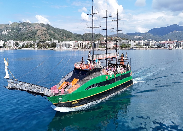 Icmeler: Medusa Pirate Boat Trip: BBQ Lunch Hotel Transfers & Unlimited Drinks - Image 9