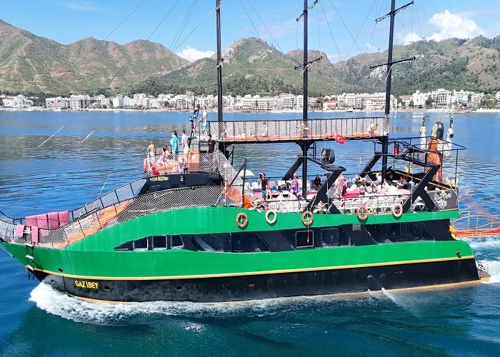 Icmeler: Medusa Pirate Boat Trip: BBQ Lunch Hotel Transfers & Unlimited Drinks