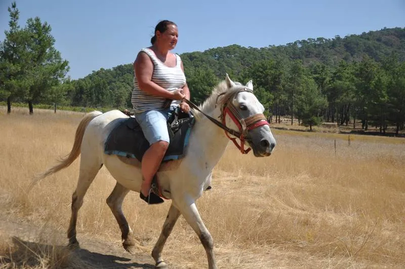 Kemer: Scenic Horseback Riding Tour w/ Return Hotel Transfers