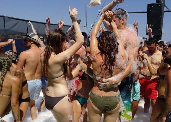 Kemer pirate boat trip is an exciting tour for adults & kids - Image 3