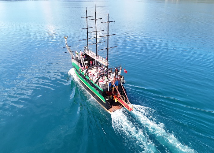 Marmaris: Medusa Korsan Tekne Turu: Barbekü Öğle Yemeği ve Sınırsız Ücretsiz İçecekler - Image 10