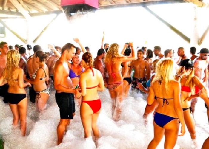 Marmaris: Medusa Korsan Tekne Turu: Barbekü Öğle Yemeği ve Sınırsız Ücretsiz İçecekler - Image 2