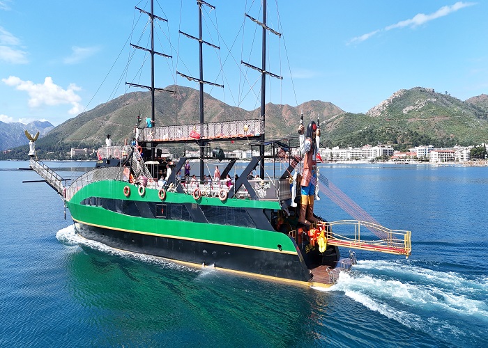 Marmaris: Medusa Korsan Tekne Turu: Barbekü Öğle Yemeği ve Sınırsız Ücretsiz İçecekler - Image 6